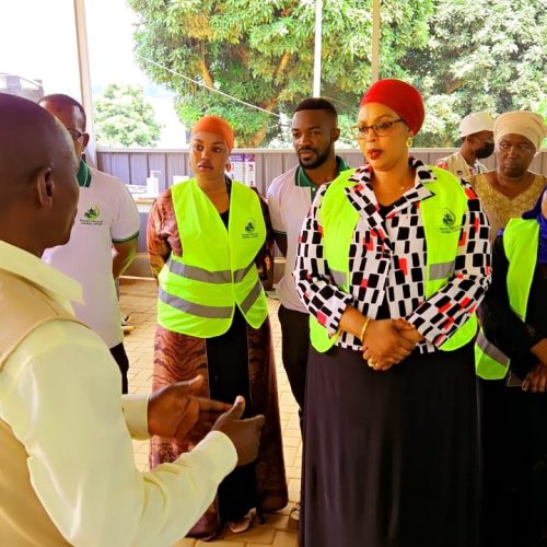 Hajjat Hanifah Karadi with the Islamic circle of Uganda has donated hospital equipments  and essential items to Komamboga Health Centre 3